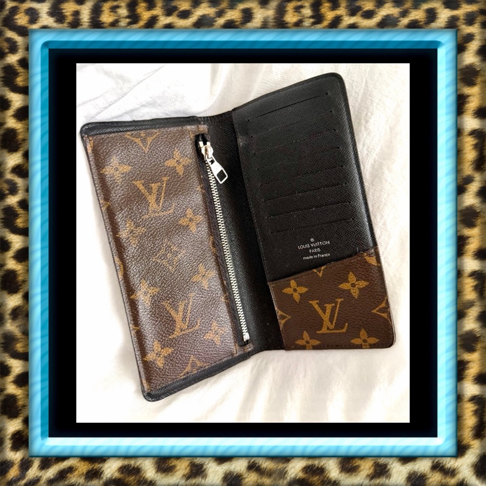 👑✅PRICE FIRM✅ AUTHENTIC Louis Vuitton Macassar Wallet